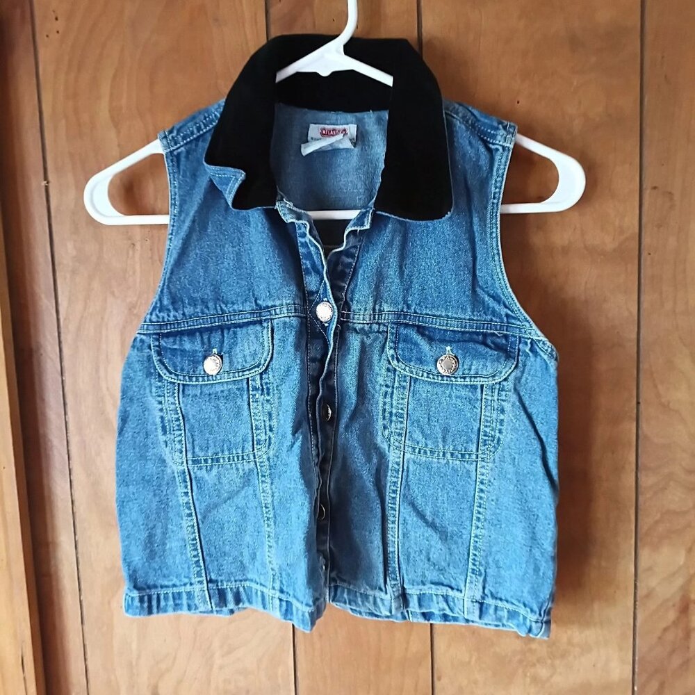 Atlas & Co Cropped Denim Vest Black Collar Y2K Medium Jean Vest